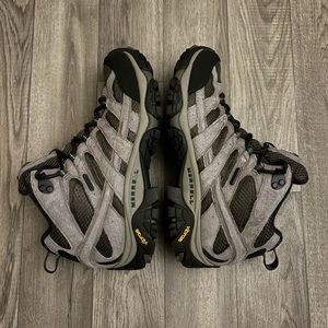 Merrell Moab 2 Mid Hiking Boots Men’s Size 9 Waterproof Vibram Soles